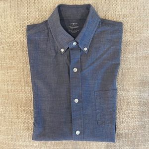 J Crew light weight chambray shirt in Men’s Medium Slim